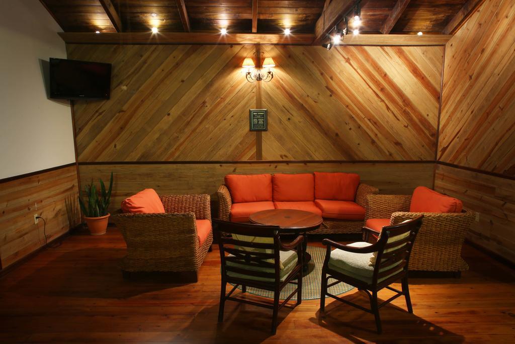 The Lodge & Spa At Pico Bonito El Pino ภายนอก รูปภาพ